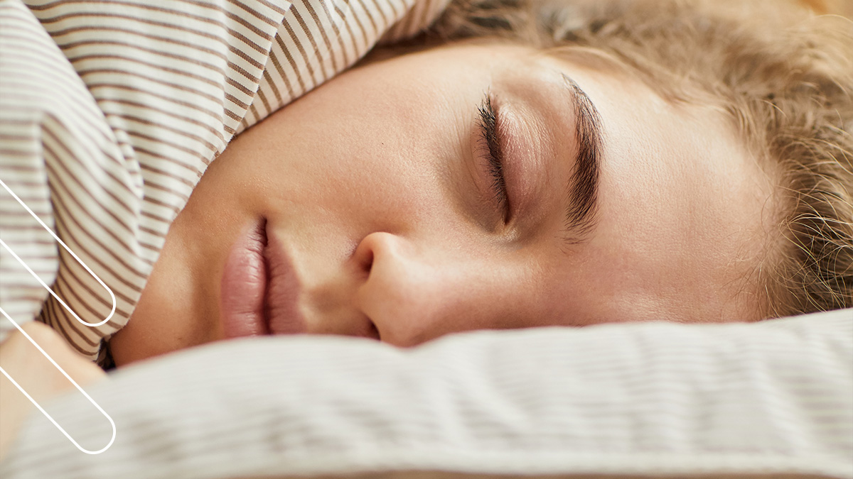 Cómo el sueño y la estética periocular están conectados (y 3 errores que cometes al dormir)